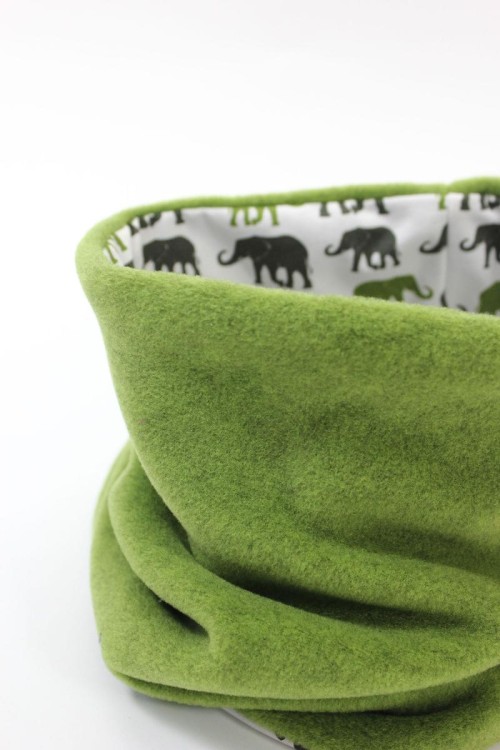 Fleece-Loopschal zum Wenden grün und Elefanten