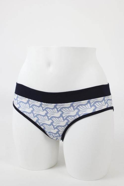 Damen-Unterhose hellblau mit weißen Tauben BIO-STOFFE