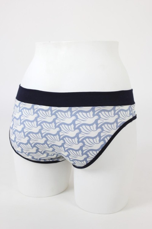 Damen-Unterhose hellblau mit weißen Tauben BIO-STOFFE