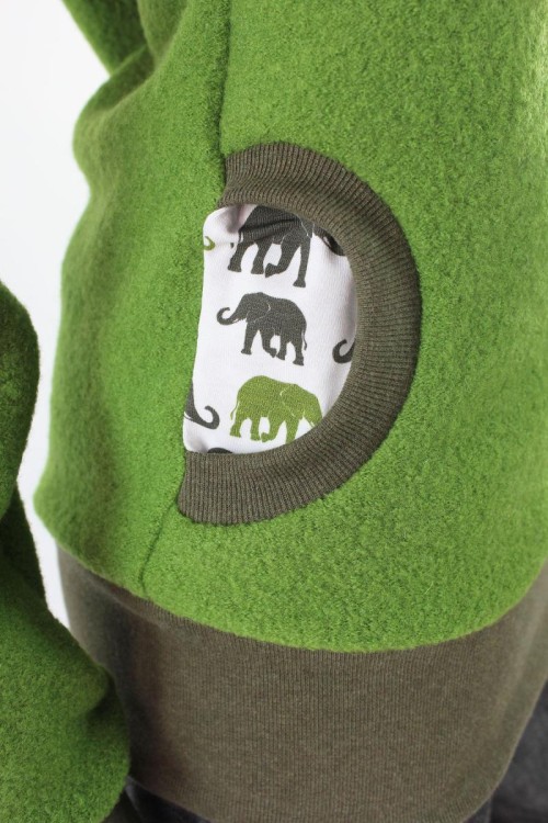 Wollpulli aus Wollwalk grün mit Elefanten