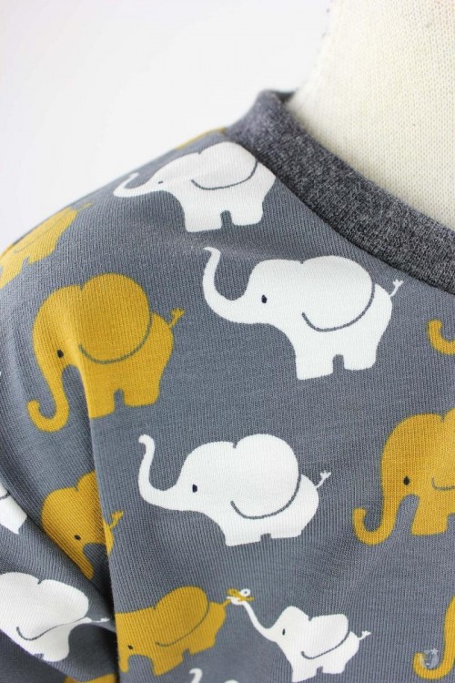 Kinder-Schlafanzug mit Elefanten auf dunkelgrau 86/92