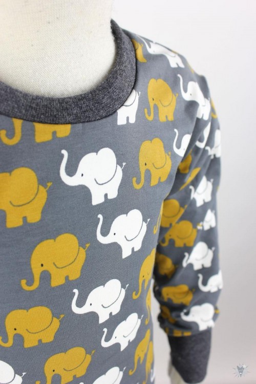 Kinder-Schlafanzug mit Elefanten auf dunkelgrau 86/92
