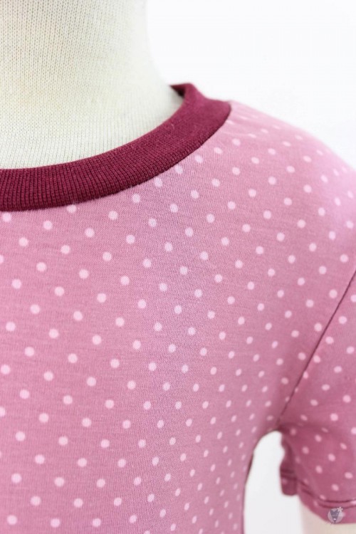 Kinder-Jerseykleid mit Punkten auf rosa 134/140