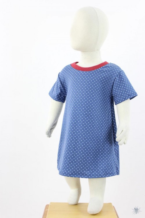 Kinder-Jerseykleid mit hellblauen Punkten auf blau 110/116