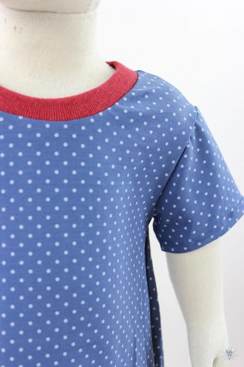 Kinder-Jerseykleid mit hellblauen Punkten auf blau 86/92