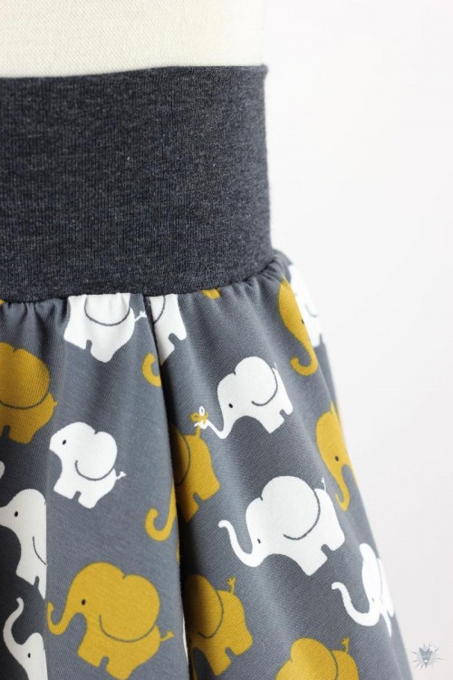 Kinder-Tellerrock mit Elefanten auf grau ca. bis 10 Jahre