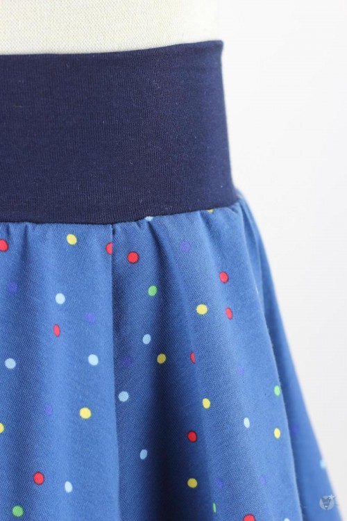 Kinder-Tellerrock mit bunten Punkten auf blau ca. bis 10 Jahre