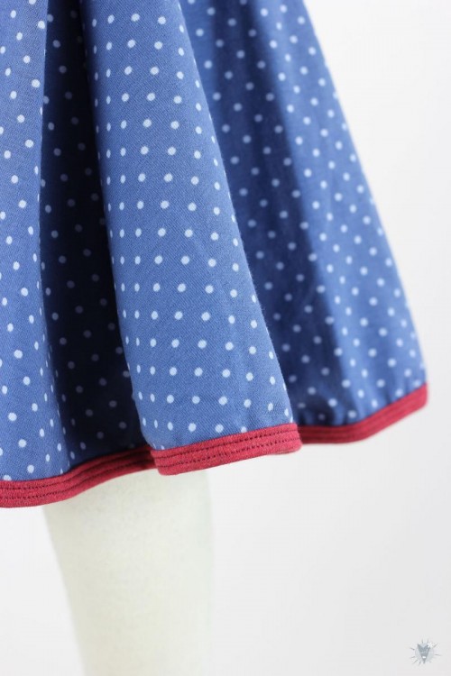 Kinder-Tellerrock mit hellblauen Punkten auf blau ca. bis 10 Jahre