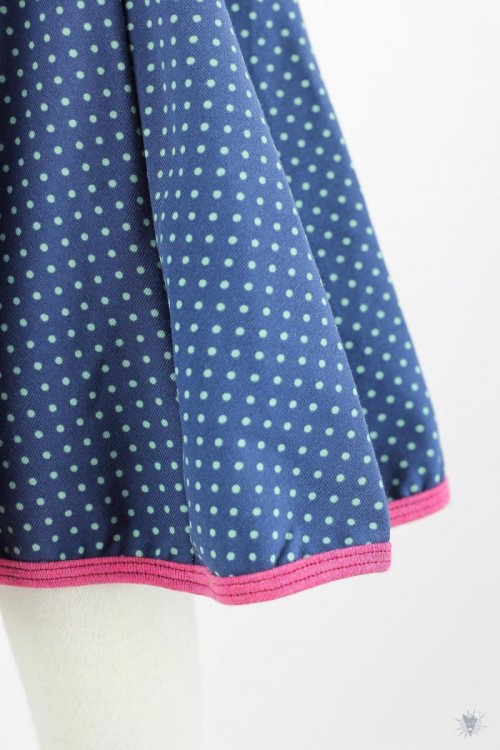 Kinder-Tellerrock mit türkisen Punkten auf dunkelblau ca. bis 10 Jahre