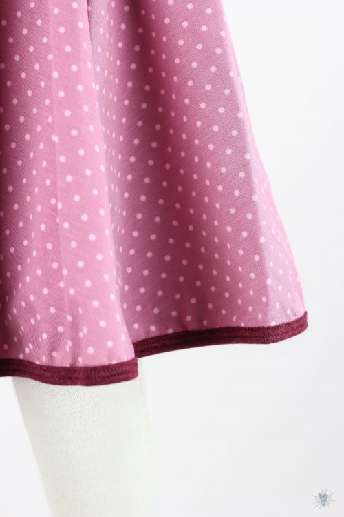 Kinder-Tellerrock mit Punkten auf rosa