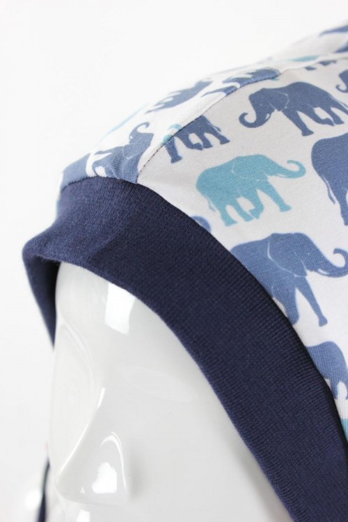 Kinder-Fleecemütze zum Wenden rot und Elefanten blau