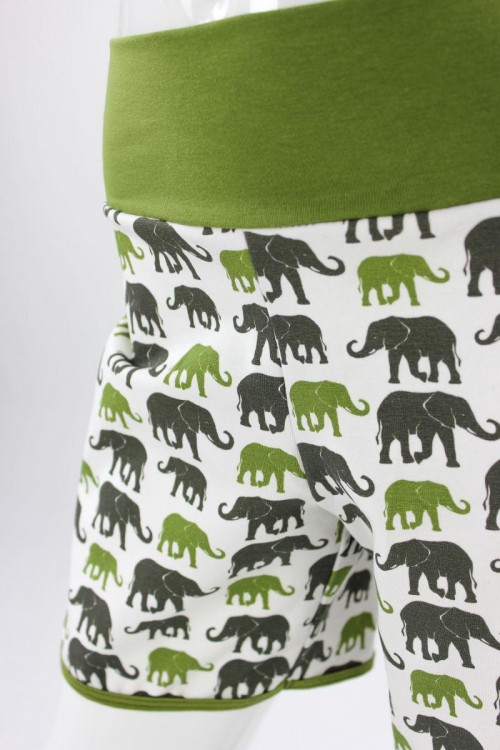 kurze Hose für Kinder mit grünen Elefanten