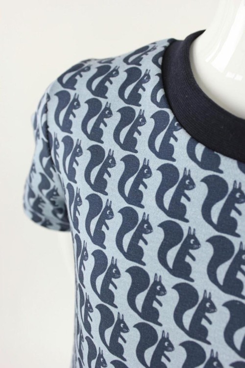Kinder-Shirtkleid blau mit Eichhörnchen